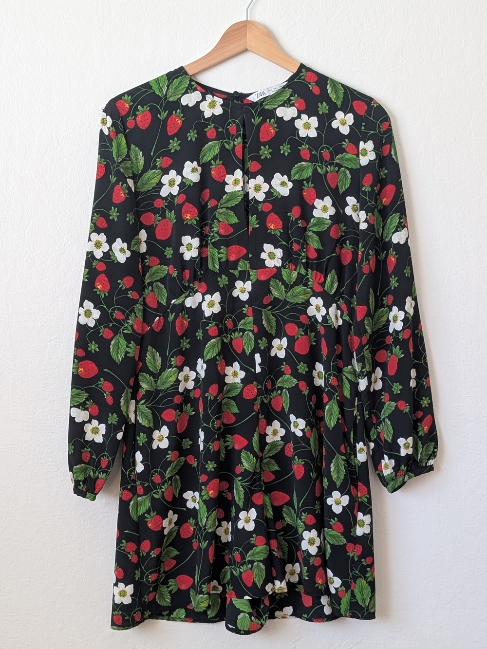 Zara Black Floral Strawberry Print Long Sleeve Shorts Romper Size Large 🍓